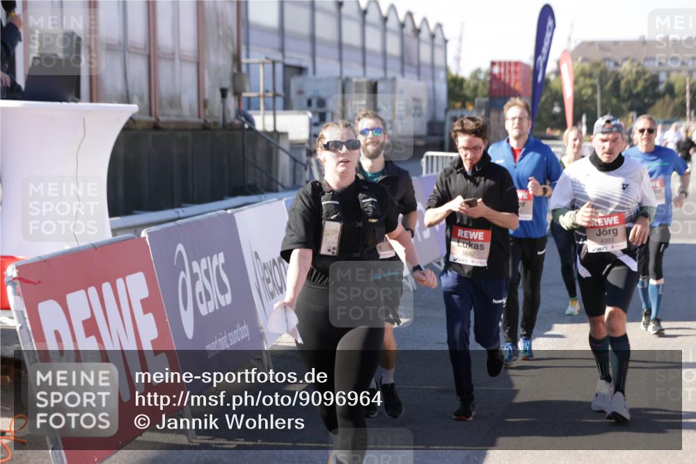 03.10.2025 - Köhlbrandbrückenlauf Jannik Wohlers http://msf.ph/oto/9096964 03.10.2025 13:21:10 Ziel 4363, 4393, 4601, 4680, 4749, 4846, 5265, 5363, 5450, 5618, 5746, 5873, 5878, 5882, 5883, 6262, 6282, 6296, 6602, 6645, 6646, 6648, 6650, 6756 meine-sportfotos.de