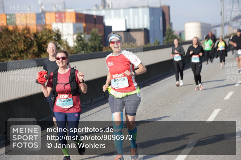 03.10.2025 - Köhlbrandbrückenlauf Jannik Wohlers http://msf.ph/oto/9096972 03.10.2025 10:17:41 Position 3 3413, 3412 meine-sportfotos.de