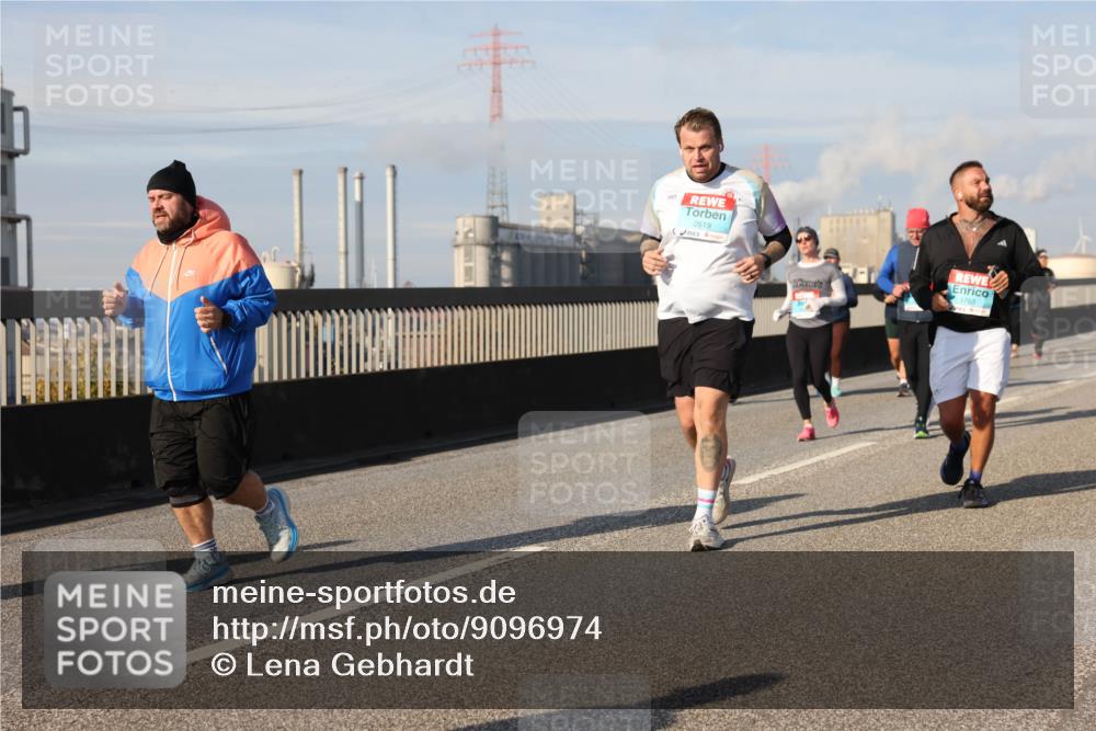 03.10.2025 - Köhlbrandbrückenlauf Lena Gebhardt http://msf.ph/oto/9096974 03.10.2025 10:10:08 Position 2 2619, 1763 meine-sportfotos.de