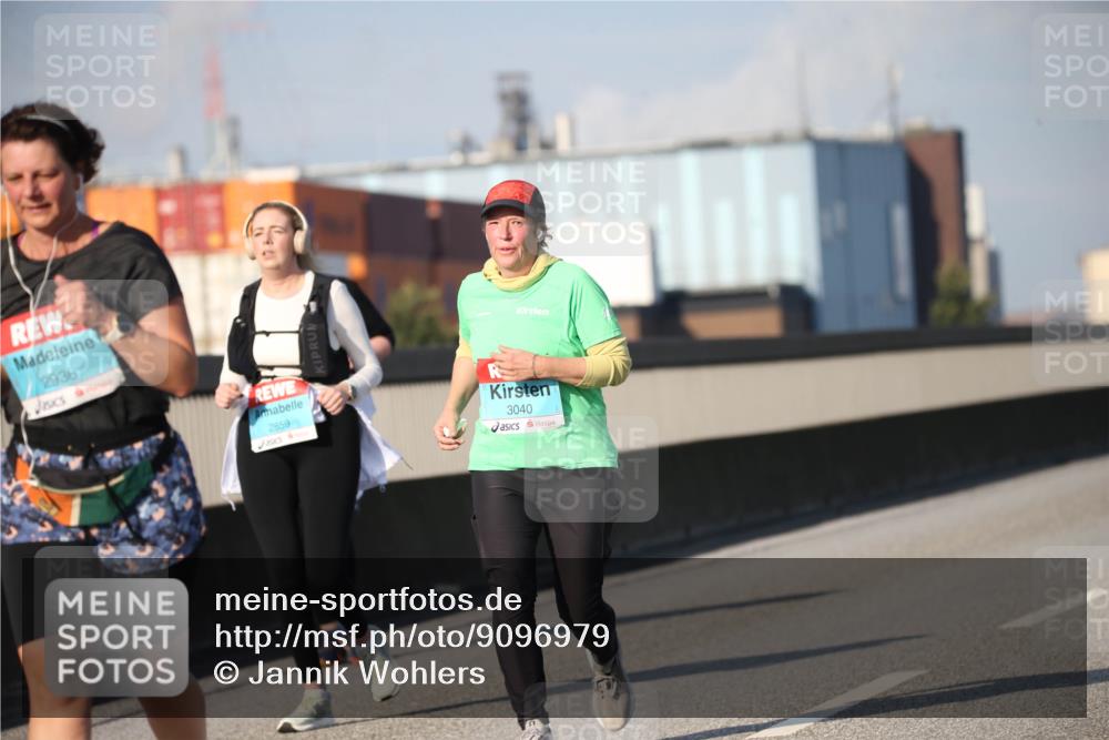 03.10.2025 - Köhlbrandbrückenlauf Jannik Wohlers http://msf.ph/oto/9096979 03.10.2025 10:15:28 Position 3 2936, 2859, 3040 meine-sportfotos.de