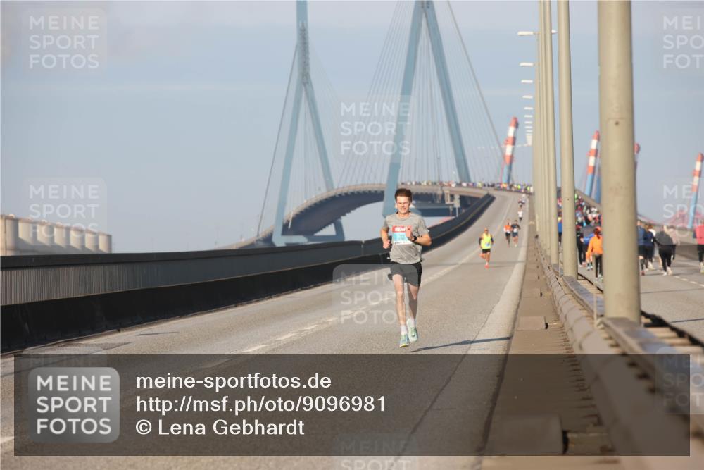 03.10.2025 - Köhlbrandbrückenlauf Lena Gebhardt http://msf.ph/oto/9096981 03.10.2025 09:33:33 Position 2  meine-sportfotos.de