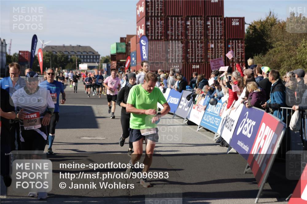 03.10.2025 - Köhlbrandbrückenlauf Jannik Wohlers http://msf.ph/oto/9096983 03.10.2025 13:21:12 Ziel 4363, 4393, 4601, 4680, 4749, 4846, 5265, 5363, 5450, 5618, 5746, 5873, 5878, 5882, 5883, 6262, 6282, 6602, 6756 meine-sportfotos.de
