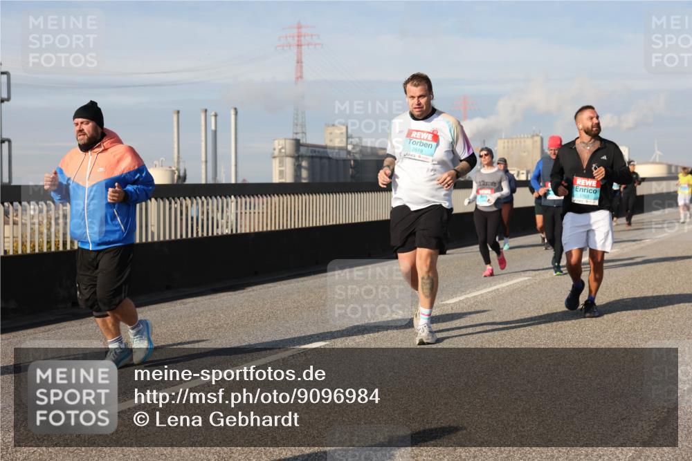 03.10.2025 - Köhlbrandbrückenlauf Lena Gebhardt http://msf.ph/oto/9096984 03.10.2025 10:10:08 Position 2 2619, 1763 meine-sportfotos.de