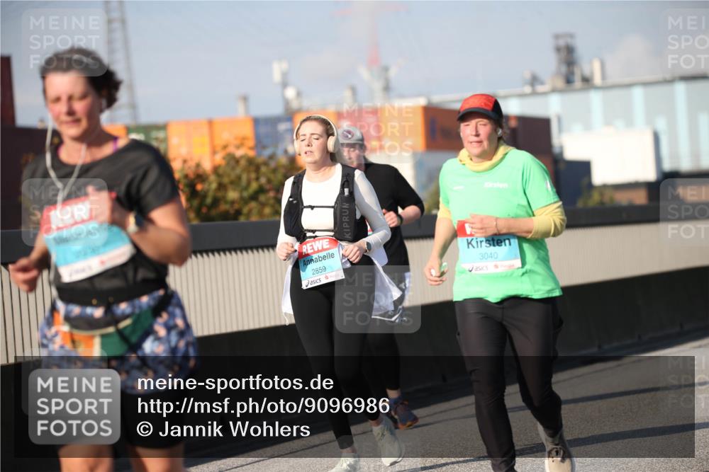 03.10.2025 - Köhlbrandbrückenlauf Jannik Wohlers http://msf.ph/oto/9096986 03.10.2025 10:15:29 Position 3 2859, 3040 meine-sportfotos.de