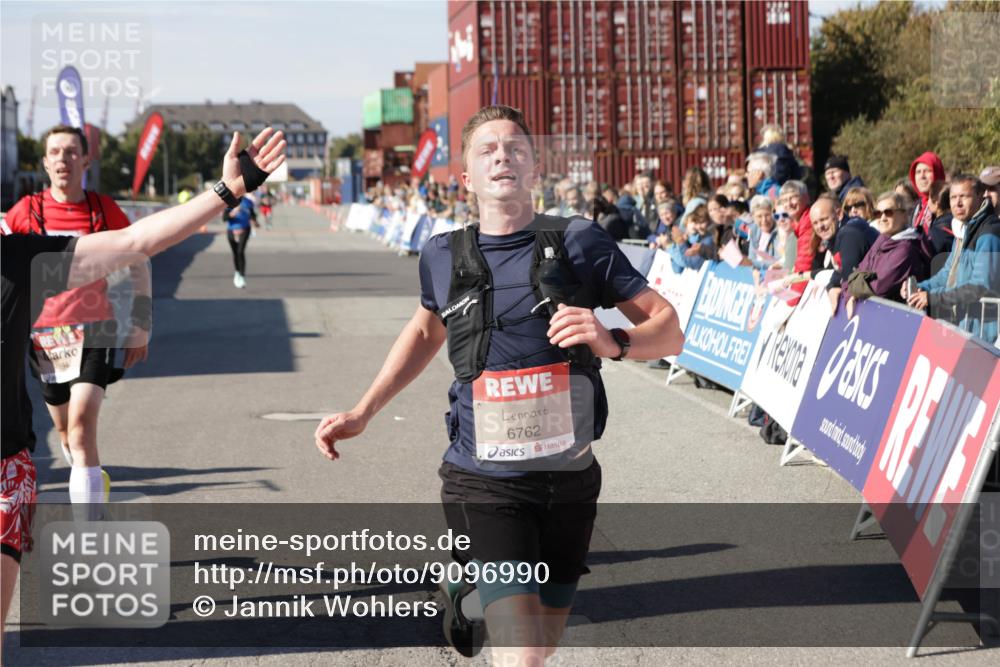 03.10.2025 - Köhlbrandbrückenlauf Jannik Wohlers http://msf.ph/oto/9096990 03.10.2025 12:55:46 Ziel 4001, 4594, 6100, 6480, 6762 meine-sportfotos.de