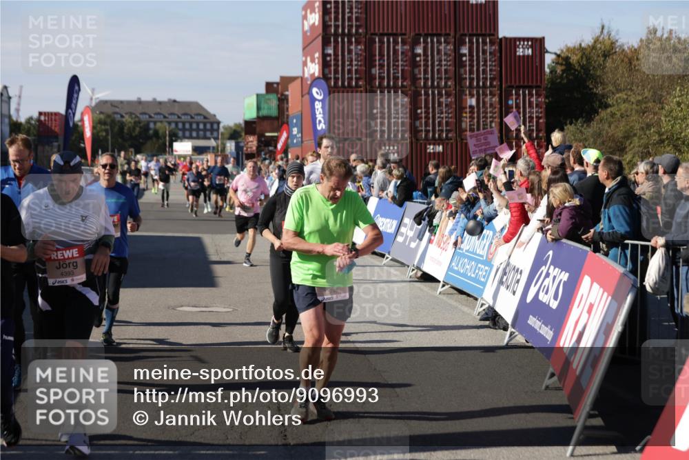 03.10.2025 - Köhlbrandbrückenlauf Jannik Wohlers http://msf.ph/oto/9096993 03.10.2025 13:21:12 Ziel 4363, 4393, 4601, 4680, 4749, 4846, 5265, 5363, 5450, 5618, 5746, 5873, 5878, 5882, 5883, 6262, 6282, 6602, 6756 meine-sportfotos.de