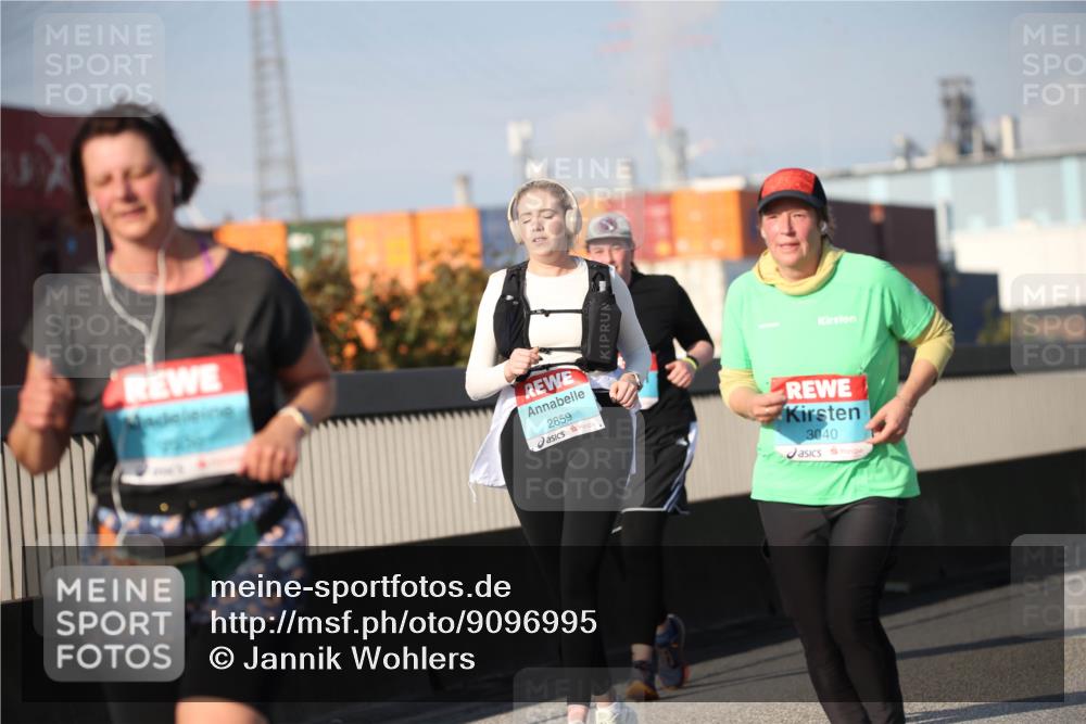 03.10.2025 - Köhlbrandbrückenlauf Jannik Wohlers http://msf.ph/oto/9096995 03.10.2025 10:15:29 Position 3 2859, 3040 meine-sportfotos.de