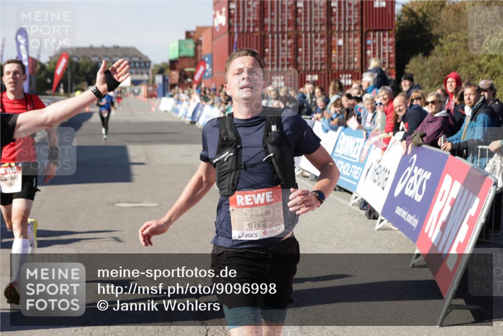 03.10.2025 - Köhlbrandbrückenlauf Jannik Wohlers http://msf.ph/oto/9096998 03.10.2025 12:55:46 Ziel 4001, 4594, 6100, 6480, 6762 meine-sportfotos.de