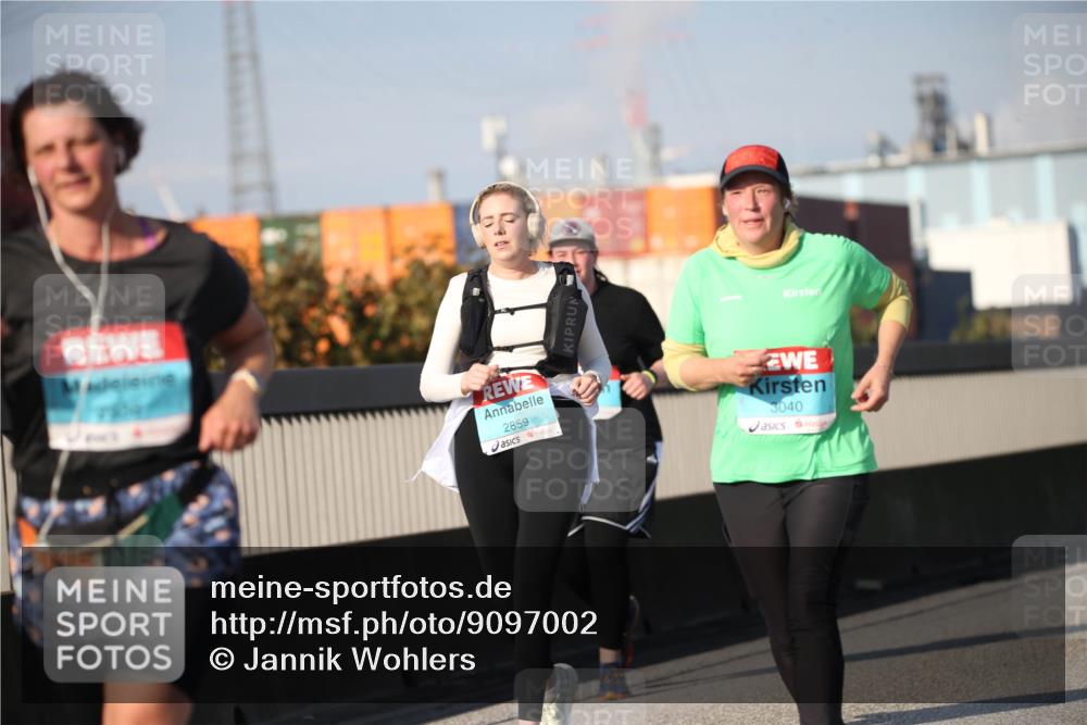 03.10.2025 - Köhlbrandbrückenlauf Jannik Wohlers http://msf.ph/oto/9097002 03.10.2025 10:15:29 Position 3 2859, 3040, 1 meine-sportfotos.de