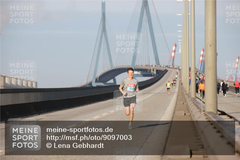 03.10.2025 - Köhlbrandbrückenlauf Lena Gebhardt http://msf.ph/oto/9097003 03.10.2025 09:33:34 Position 2  meine-sportfotos.de