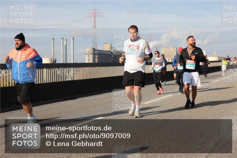 03.10.2025 - Köhlbrandbrückenlauf Lena Gebhardt http://msf.ph/oto/9097009 03.10.2025 10:10:08 Position 2 2619, 1763 meine-sportfotos.de