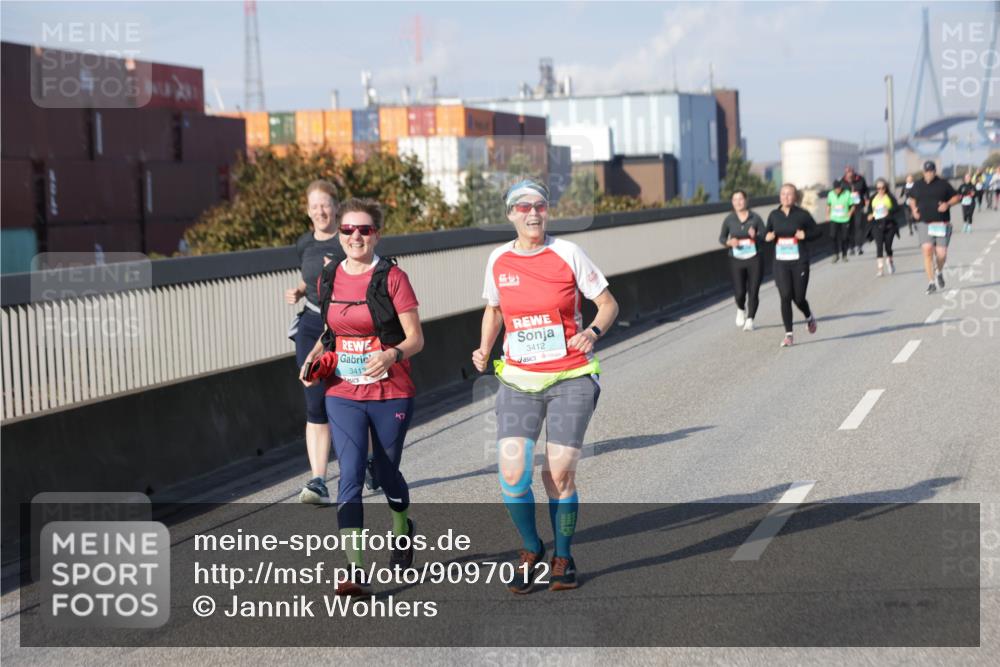03.10.2025 - Köhlbrandbrückenlauf Jannik Wohlers http://msf.ph/oto/9097012 03.10.2025 10:17:41 Position 3 17, 3412, 3412 meine-sportfotos.de