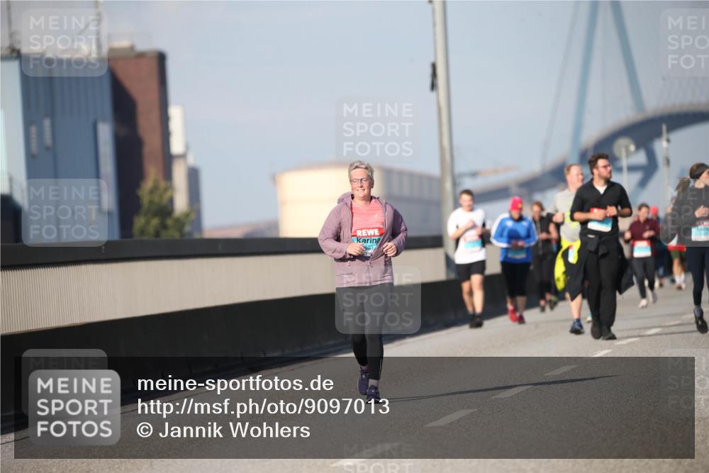 03.10.2025 - Köhlbrandbrückenlauf Jannik Wohlers http://msf.ph/oto/9097013 03.10.2025 10:15:32 Position 3  meine-sportfotos.de