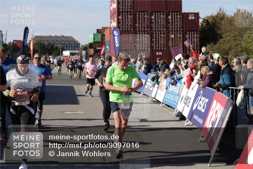 03.10.2025 - Köhlbrandbrückenlauf Jannik Wohlers http://msf.ph/oto/9097016 03.10.2025 13:21:12 Ziel 4363, 4393, 4601, 4680, 4749, 4846, 5265, 5363, 5450, 5618, 5746, 5873, 5878, 5882, 5883, 6262, 6282, 6602, 6756 meine-sportfotos.de