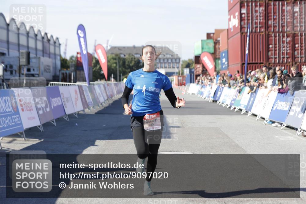 03.10.2025 - Köhlbrandbrückenlauf Jannik Wohlers http://msf.ph/oto/9097020 03.10.2025 12:55:50 Ziel 4001, 4594, 6100, 6480, 6762 meine-sportfotos.de