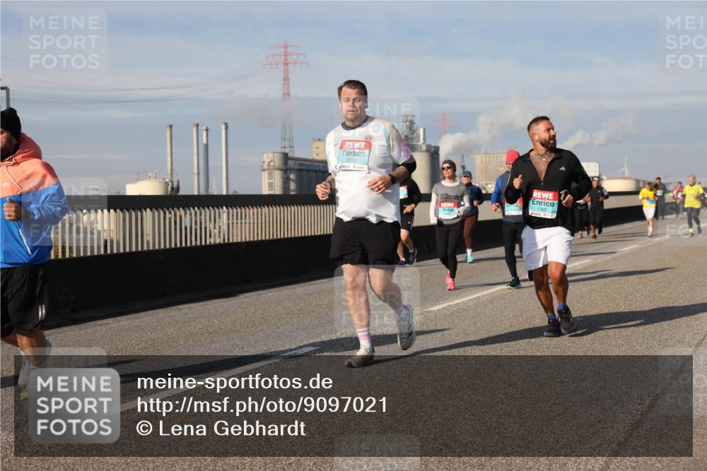 03.10.2025 - Köhlbrandbrückenlauf Lena Gebhardt http://msf.ph/oto/9097021 03.10.2025 10:10:08 Position 2 2619, 1763 meine-sportfotos.de