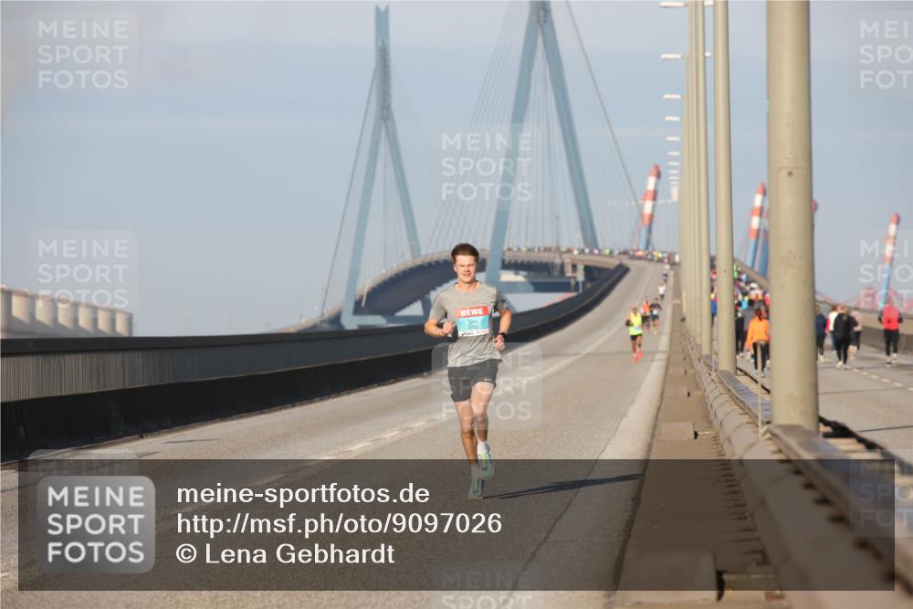 03.10.2025 - Köhlbrandbrückenlauf Lena Gebhardt http://msf.ph/oto/9097026 03.10.2025 09:33:34 Position 2  meine-sportfotos.de