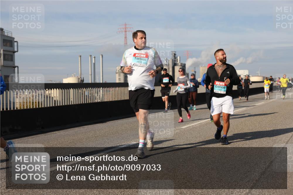 03.10.2025 - Köhlbrandbrückenlauf Lena Gebhardt http://msf.ph/oto/9097033 03.10.2025 10:10:09 Position 2 2619, 1763 meine-sportfotos.de