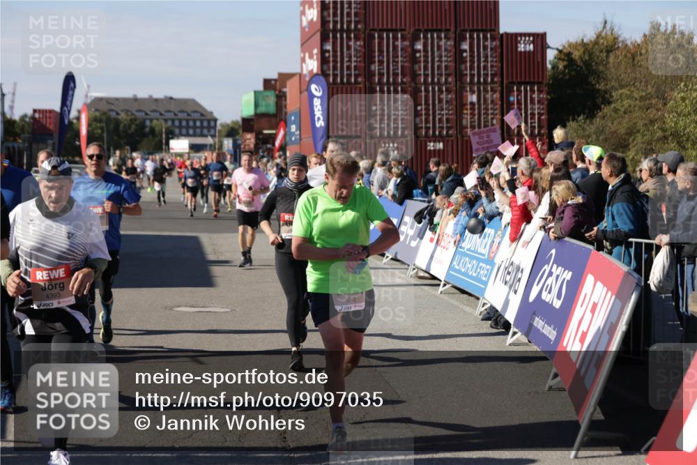 03.10.2025 - Köhlbrandbrückenlauf Jannik Wohlers http://msf.ph/oto/9097035 03.10.2025 13:21:12 Ziel 4363, 4393, 4601, 4680, 4749, 4846, 5265, 5363, 5450, 5618, 5746, 5873, 5878, 5882, 5883, 6262, 6282, 6602, 6756 meine-sportfotos.de