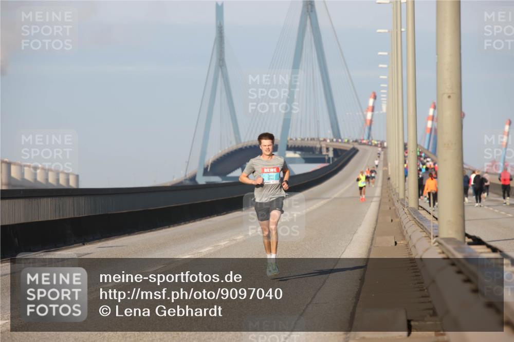 03.10.2025 - Köhlbrandbrückenlauf Lena Gebhardt http://msf.ph/oto/9097040 03.10.2025 09:33:35 Position 2  meine-sportfotos.de