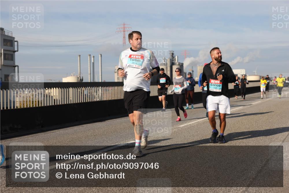 03.10.2025 - Köhlbrandbrückenlauf Lena Gebhardt http://msf.ph/oto/9097046 03.10.2025 10:10:09 Position 2 2619, 1763 meine-sportfotos.de