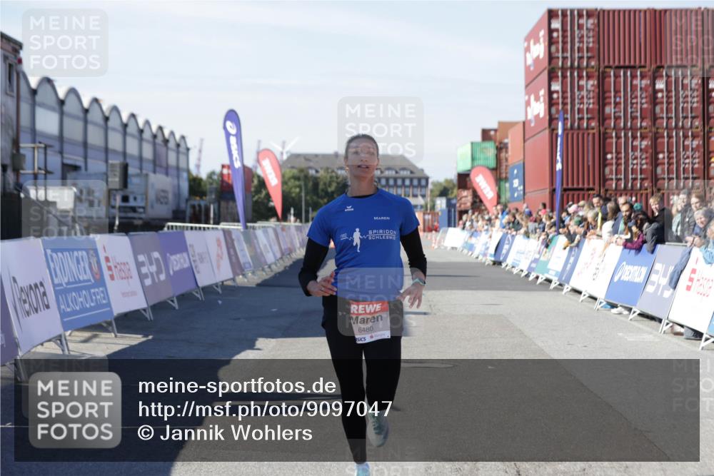 03.10.2025 - Köhlbrandbrückenlauf Jannik Wohlers http://msf.ph/oto/9097047 03.10.2025 12:55:51 Ziel 4001, 4594, 6100, 6480, 6762 meine-sportfotos.de