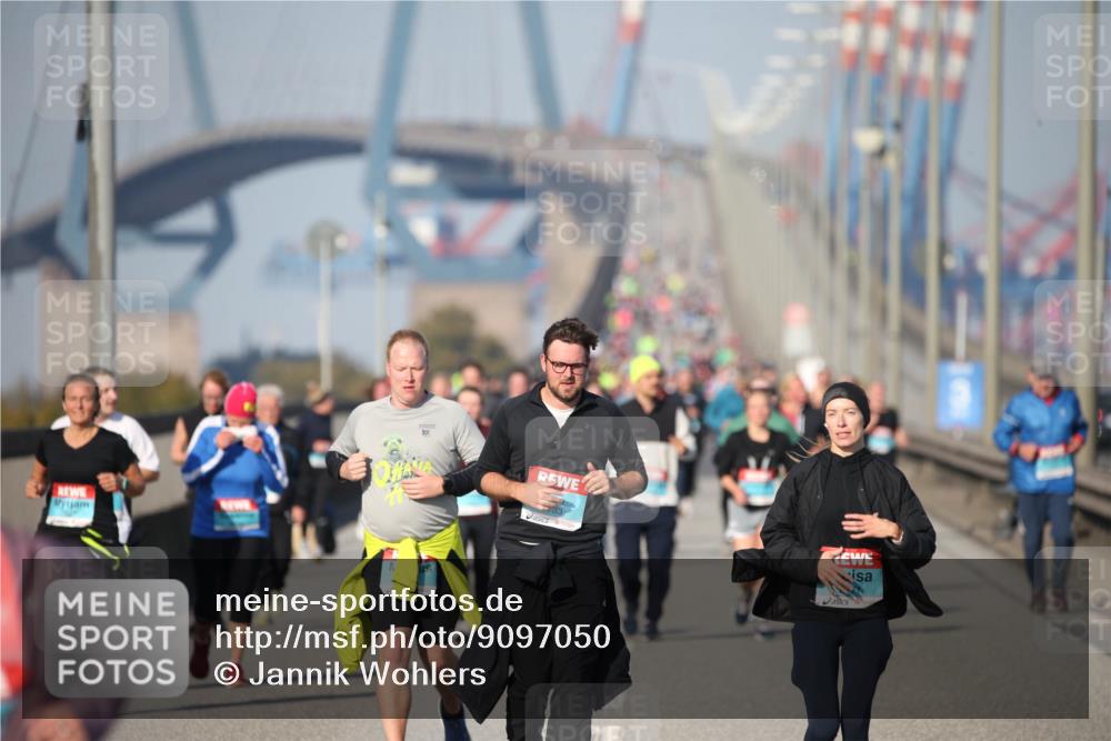 03.10.2025 - Köhlbrandbrückenlauf Jannik Wohlers http://msf.ph/oto/9097050 03.10.2025 10:15:40 Position 3 10 meine-sportfotos.de