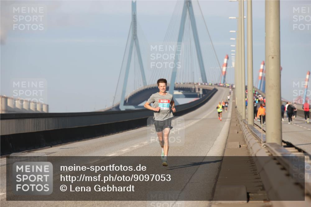 03.10.2025 - Köhlbrandbrückenlauf Lena Gebhardt http://msf.ph/oto/9097053 03.10.2025 09:33:35 Position 2  meine-sportfotos.de