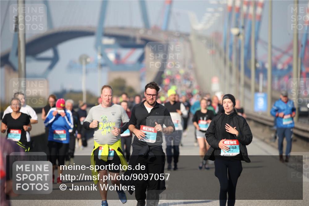 03.10.2025 - Köhlbrandbrückenlauf Jannik Wohlers http://msf.ph/oto/9097057 03.10.2025 10:15:40 Position 3 10, 733, 771 meine-sportfotos.de