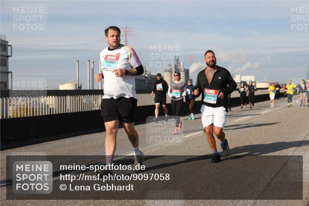 03.10.2025 - Köhlbrandbrückenlauf Lena Gebhardt http://msf.ph/oto/9097058 03.10.2025 10:10:09 Position 2 2619, 1763 meine-sportfotos.de