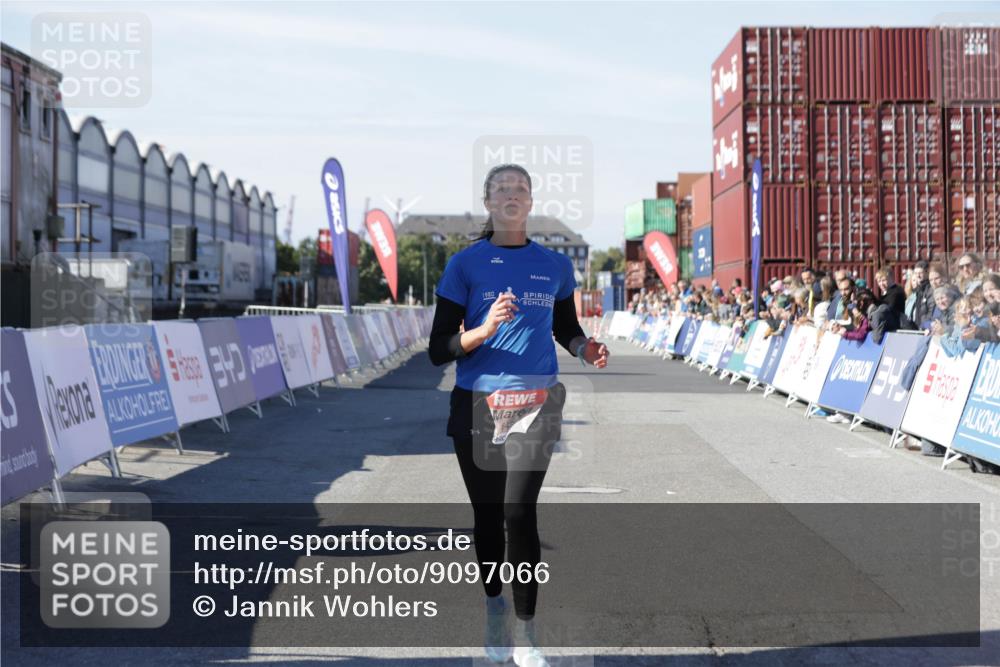 03.10.2025 - Köhlbrandbrückenlauf Jannik Wohlers http://msf.ph/oto/9097066 03.10.2025 12:55:51 Ziel 4001, 4594, 6100, 6480, 6762 meine-sportfotos.de