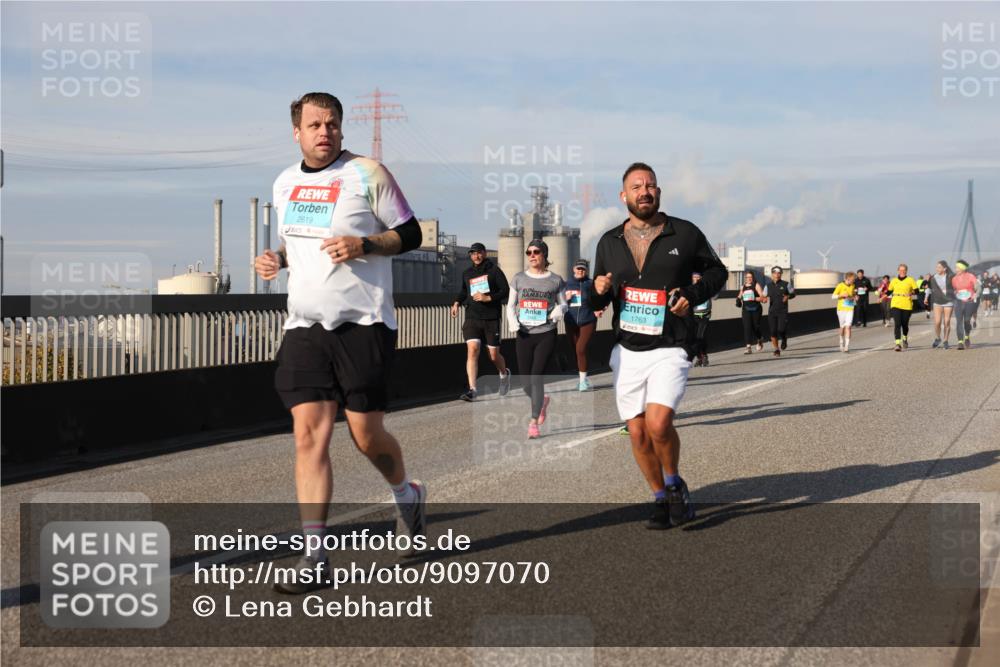 03.10.2025 - Köhlbrandbrückenlauf Lena Gebhardt http://msf.ph/oto/9097070 03.10.2025 10:10:09 Position 2 2619, 2466, 1763 meine-sportfotos.de