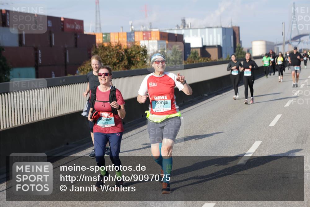 03.10.2025 - Köhlbrandbrückenlauf Jannik Wohlers http://msf.ph/oto/9097075 03.10.2025 10:17:42 Position 3 3413, 3412 meine-sportfotos.de