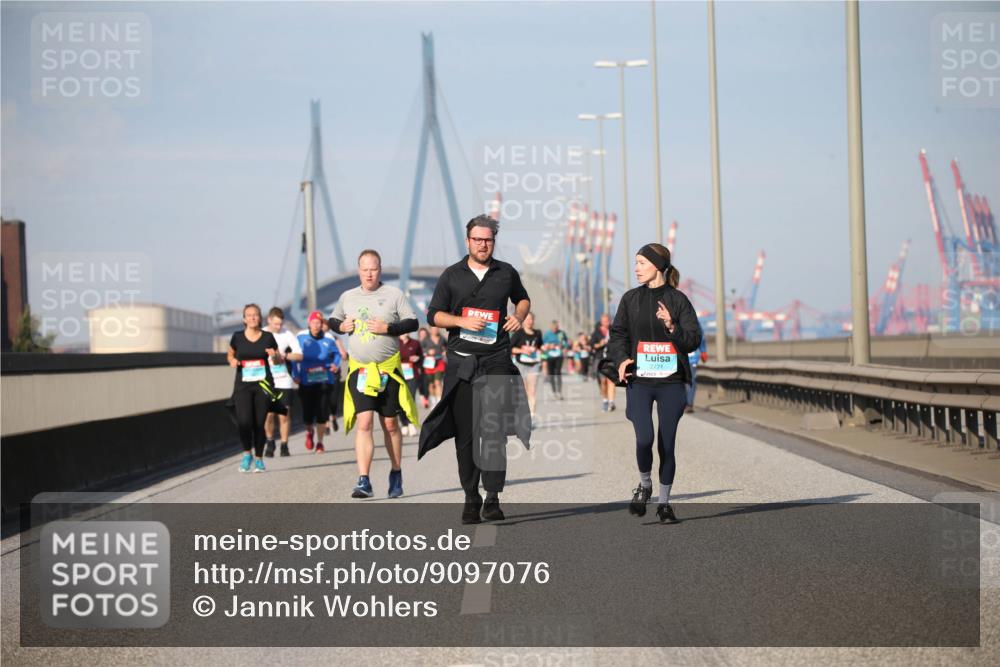 03.10.2025 - Köhlbrandbrückenlauf Jannik Wohlers http://msf.ph/oto/9097076 03.10.2025 10:15:47 Position 3 2771 meine-sportfotos.de