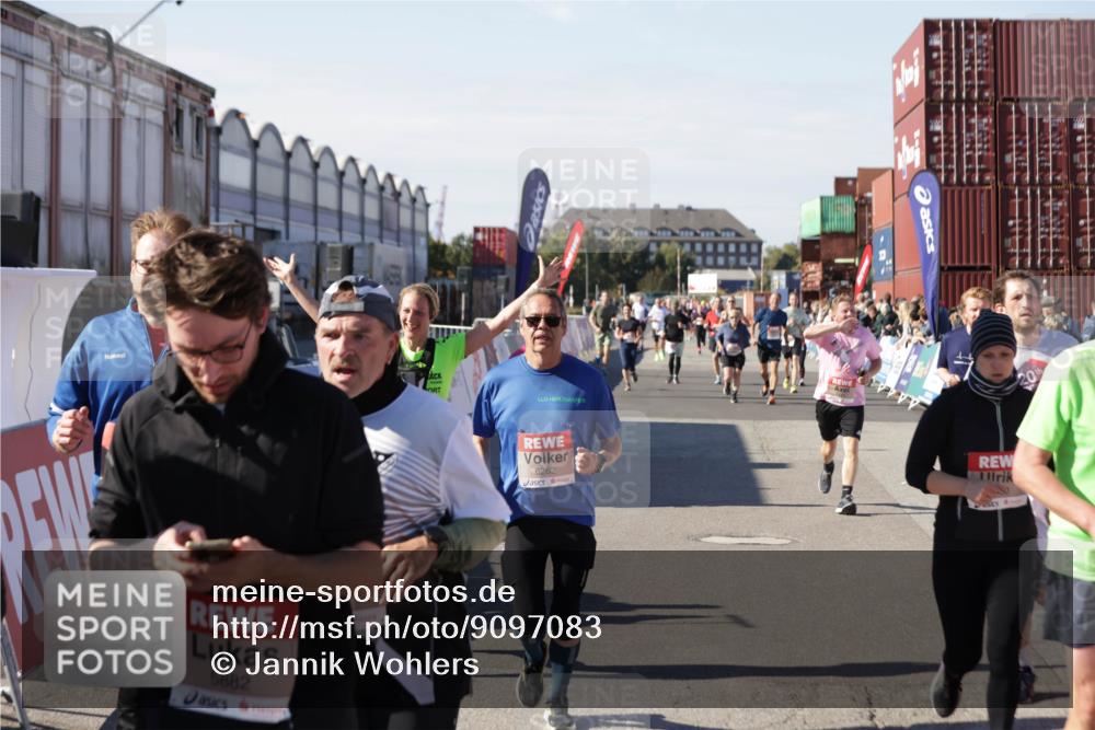 03.10.2025 - Köhlbrandbrückenlauf Jannik Wohlers http://msf.ph/oto/9097083 03.10.2025 13:21:13 Ziel 4363, 4393, 4601, 4680, 4749, 4846, 5265, 5363, 5450, 5618, 5746, 5873, 5878, 5882, 5883, 6262, 6282, 6602, 6756 meine-sportfotos.de