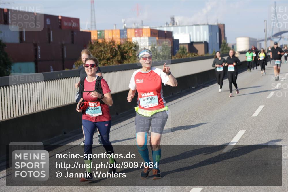 03.10.2025 - Köhlbrandbrückenlauf Jannik Wohlers http://msf.ph/oto/9097084 03.10.2025 10:17:42 Position 3 3413, 3412 meine-sportfotos.de
