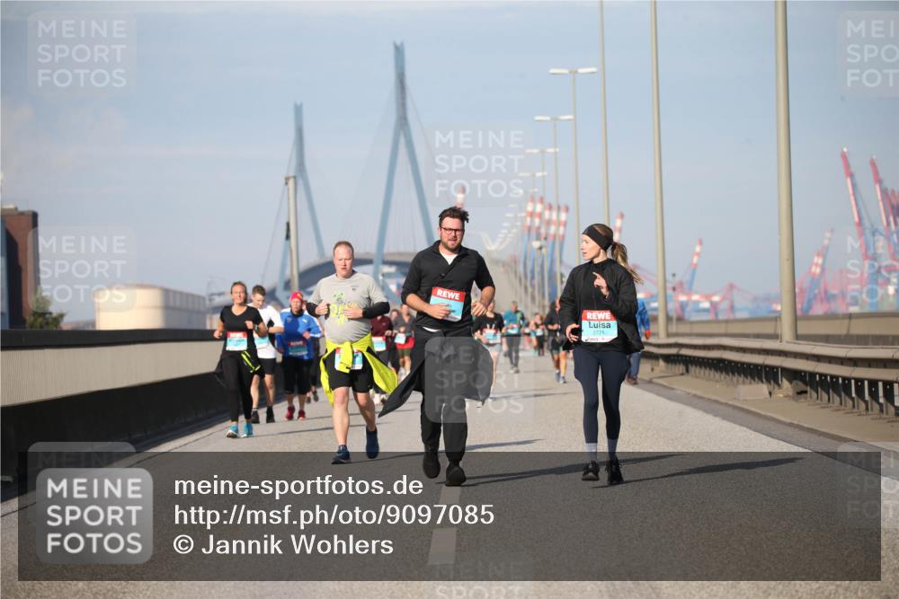 03.10.2025 - Köhlbrandbrückenlauf Jannik Wohlers http://msf.ph/oto/9097085 03.10.2025 10:15:48 Position 3 2771 meine-sportfotos.de