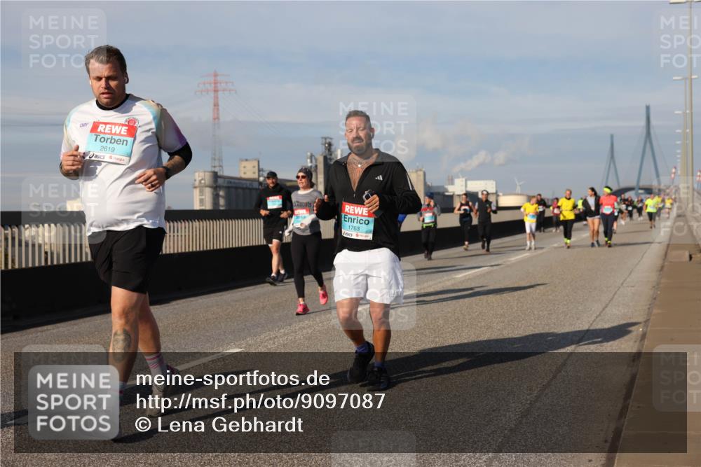 03.10.2025 - Köhlbrandbrückenlauf Lena Gebhardt http://msf.ph/oto/9097087 03.10.2025 10:10:09 Position 2 2619, 1763 meine-sportfotos.de