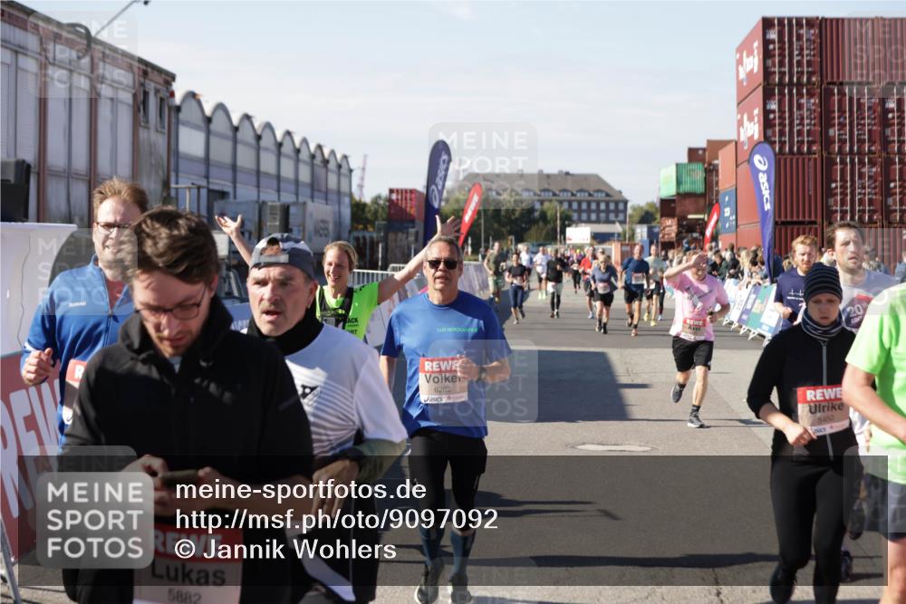 03.10.2025 - Köhlbrandbrückenlauf Jannik Wohlers http://msf.ph/oto/9097092 03.10.2025 13:21:13 Ziel 4363, 4393, 4601, 4680, 4749, 4846, 5265, 5363, 5450, 5618, 5746, 5873, 5878, 5882, 5883, 6262, 6282, 6602, 6756 meine-sportfotos.de