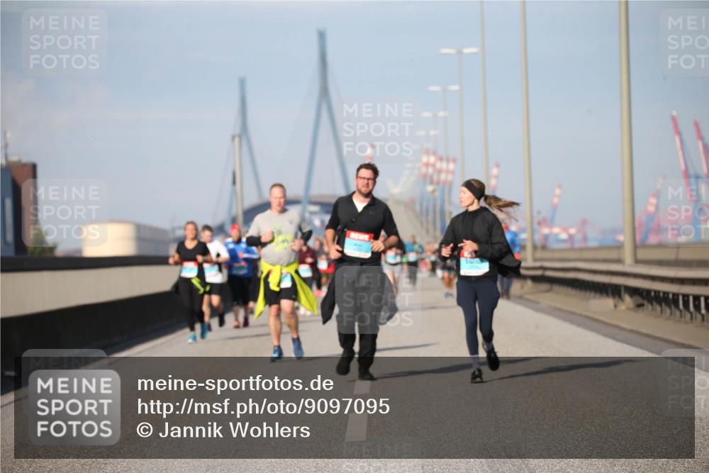 03.10.2025 - Köhlbrandbrückenlauf Jannik Wohlers http://msf.ph/oto/9097095 03.10.2025 10:15:48 Position 3  meine-sportfotos.de