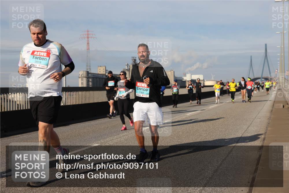 03.10.2025 - Köhlbrandbrückenlauf Lena Gebhardt http://msf.ph/oto/9097101 03.10.2025 10:10:09 Position 2 2619, 1763 meine-sportfotos.de