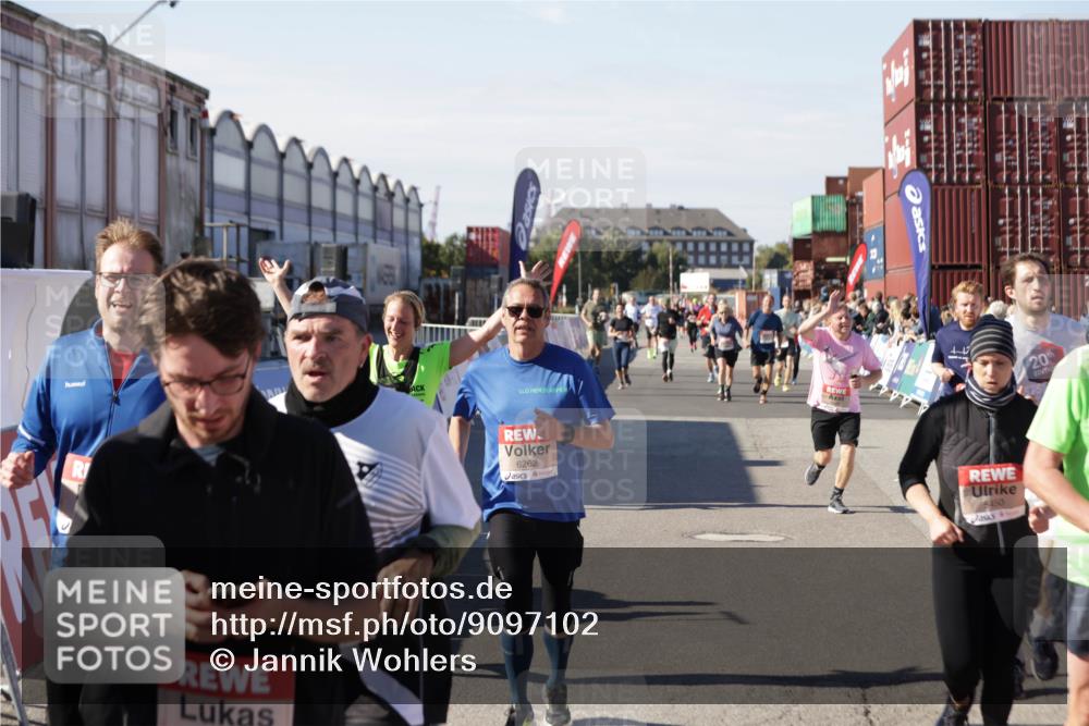 03.10.2025 - Köhlbrandbrückenlauf Jannik Wohlers http://msf.ph/oto/9097102 03.10.2025 13:21:13 Ziel 4363, 4393, 4601, 4680, 4749, 4846, 5265, 5363, 5450, 5618, 5746, 5873, 5878, 5882, 5883, 6262, 6282, 6602, 6756 meine-sportfotos.de