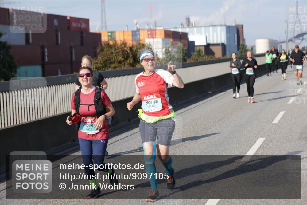03.10.2025 - Köhlbrandbrückenlauf Jannik Wohlers http://msf.ph/oto/9097105 03.10.2025 10:17:42 Position 3 3413, 3412 meine-sportfotos.de