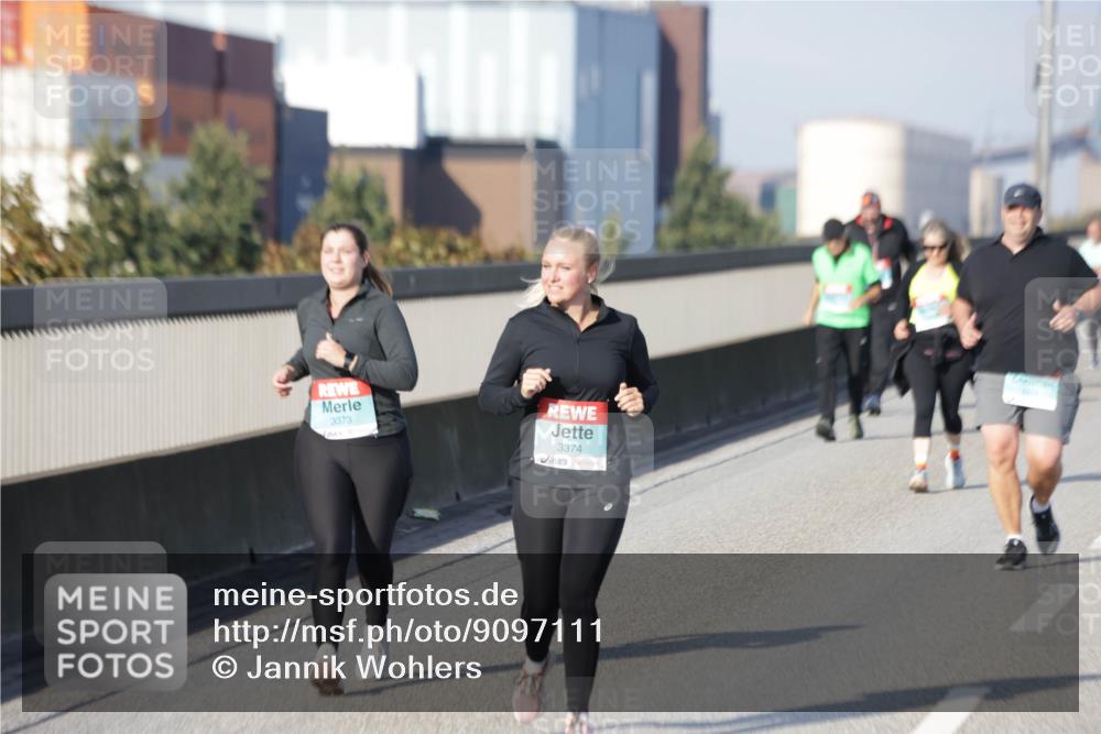03.10.2025 - Köhlbrandbrückenlauf Jannik Wohlers http://msf.ph/oto/9097111 03.10.2025 10:17:45 Position 3 3373, 3374 meine-sportfotos.de