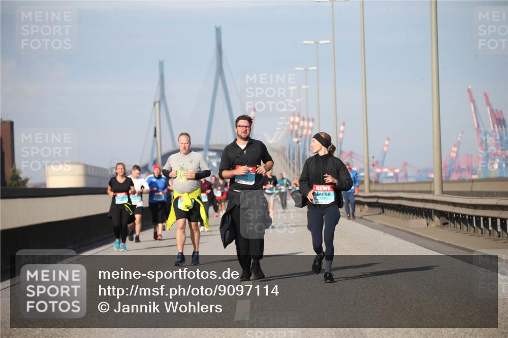 03.10.2025 - Köhlbrandbrückenlauf Jannik Wohlers http://msf.ph/oto/9097114 03.10.2025 10:15:48 Position 3 2771 meine-sportfotos.de