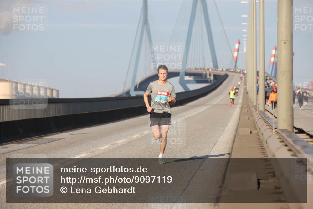 03.10.2025 - Köhlbrandbrückenlauf Lena Gebhardt http://msf.ph/oto/9097119 03.10.2025 09:33:36 Position 2  meine-sportfotos.de