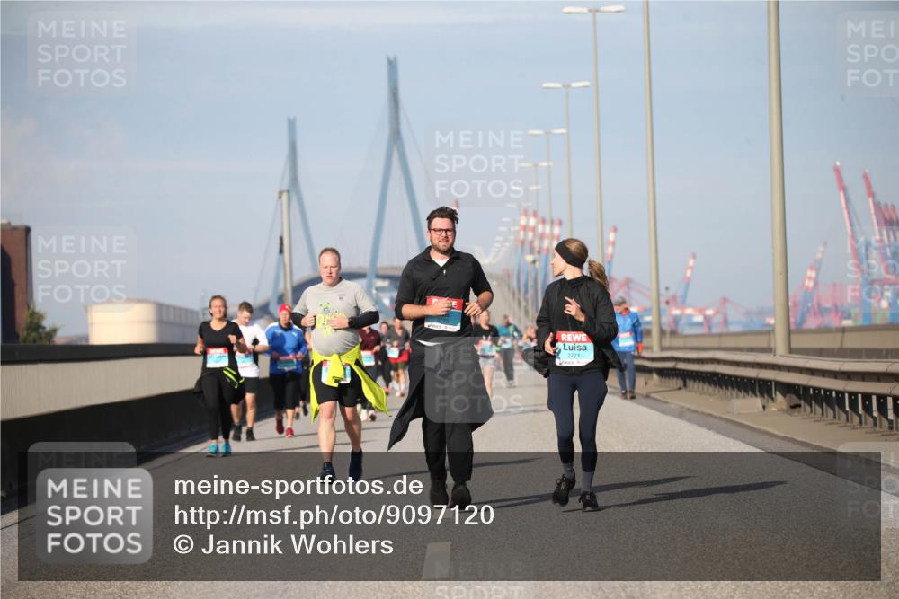 03.10.2025 - Köhlbrandbrückenlauf Jannik Wohlers http://msf.ph/oto/9097120 03.10.2025 10:15:48 Position 3 2771 meine-sportfotos.de