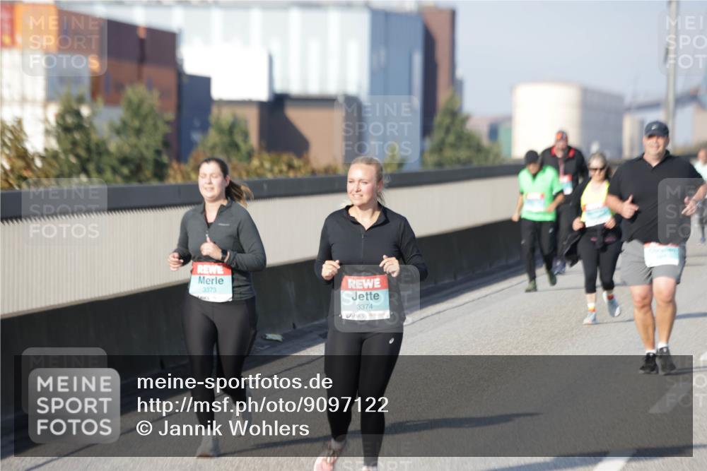 03.10.2025 - Köhlbrandbrückenlauf Jannik Wohlers http://msf.ph/oto/9097122 03.10.2025 10:17:45 Position 3 3373, 3374 meine-sportfotos.de
