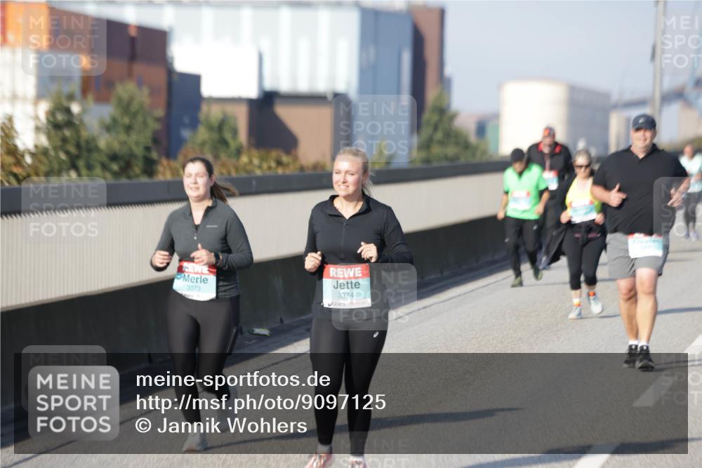 03.10.2025 - Köhlbrandbrückenlauf Jannik Wohlers http://msf.ph/oto/9097125 03.10.2025 10:17:45 Position 3 3373, 3374 meine-sportfotos.de