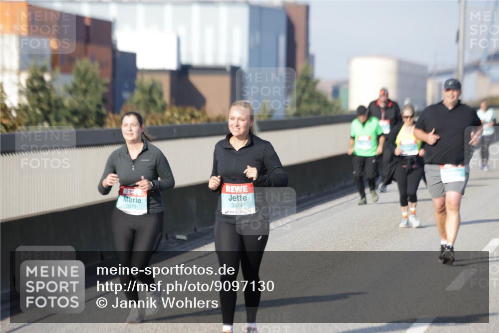 03.10.2025 - Köhlbrandbrückenlauf Jannik Wohlers http://msf.ph/oto/9097130 03.10.2025 10:17:45 Position 3 3373, 3374 meine-sportfotos.de